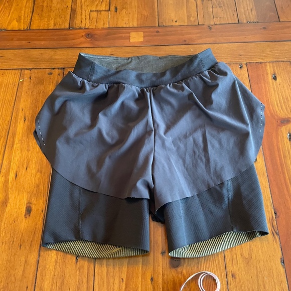 Cute Lululemon Bike / Run Shorts - Picture 6 of 7